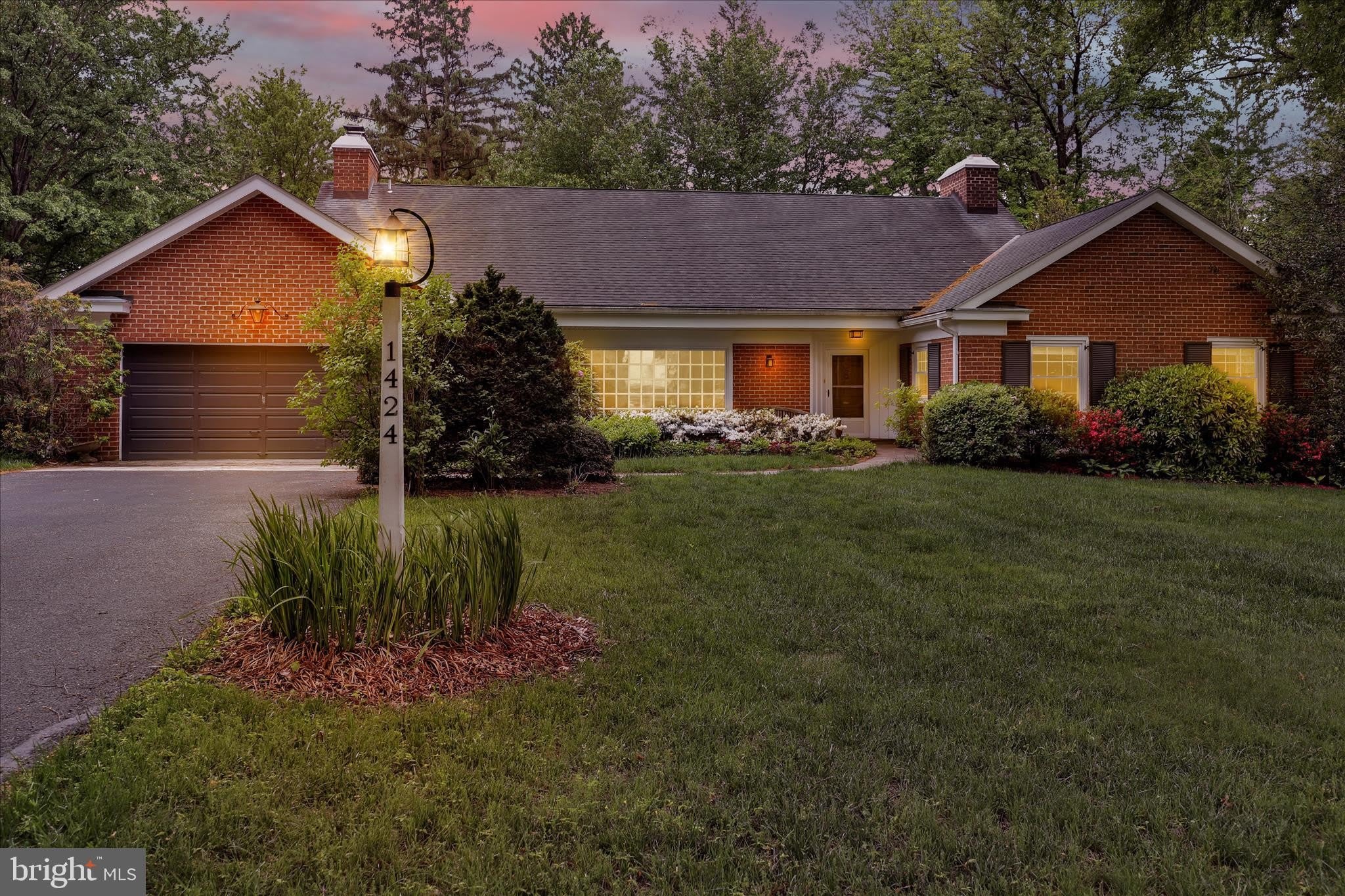 1424 Center Road – photo 3