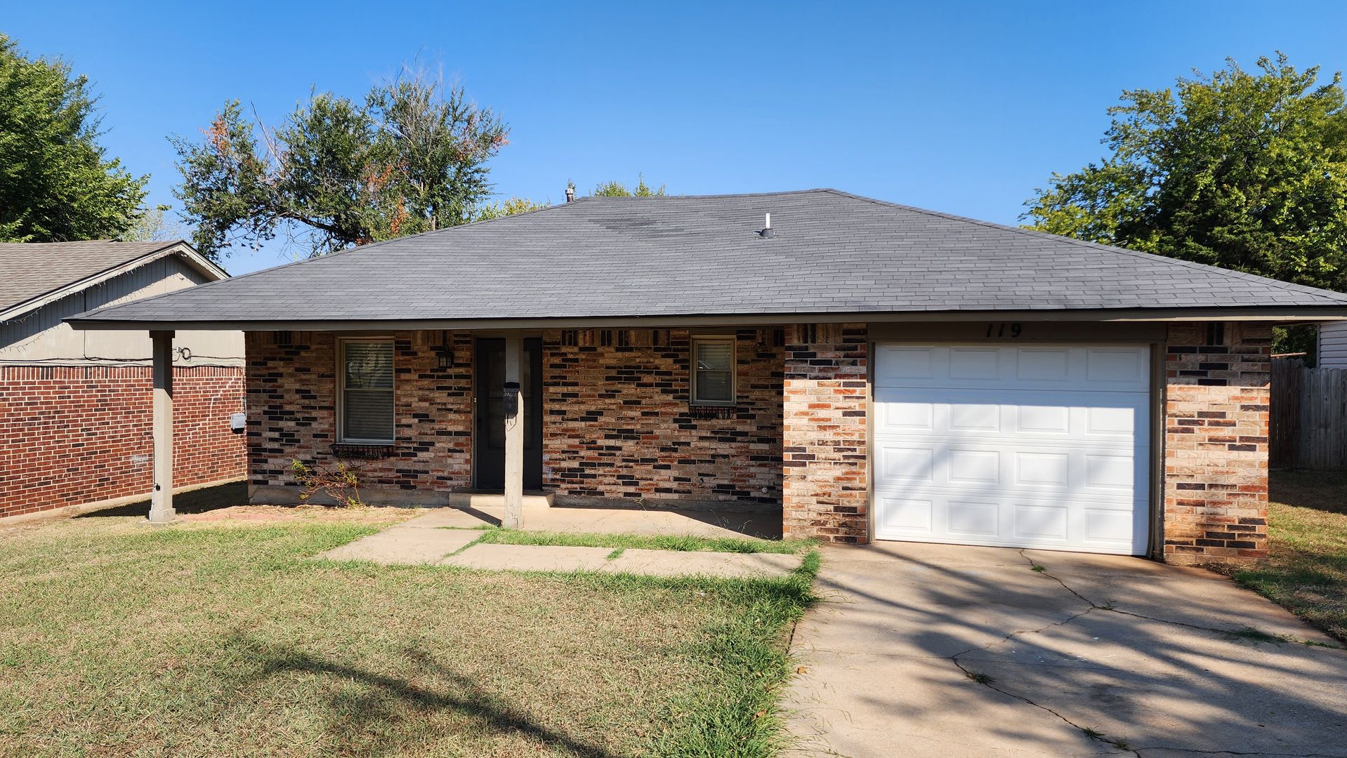 Remodeled 3 bedroom 1 bathroom house in Edmond, OK close to UCO with granite and stainless-steel appliances – photo 1