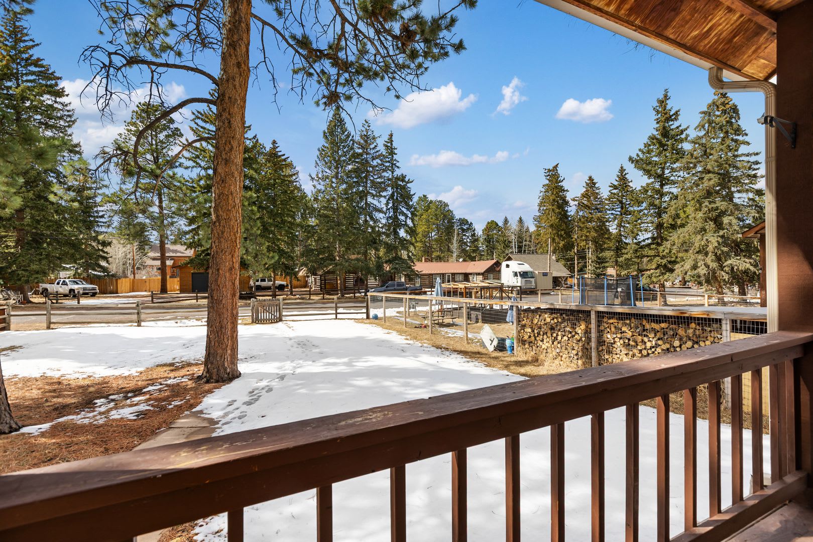 3 Bed 2 Bath Fully Furnished in Woodland Park – photo 2