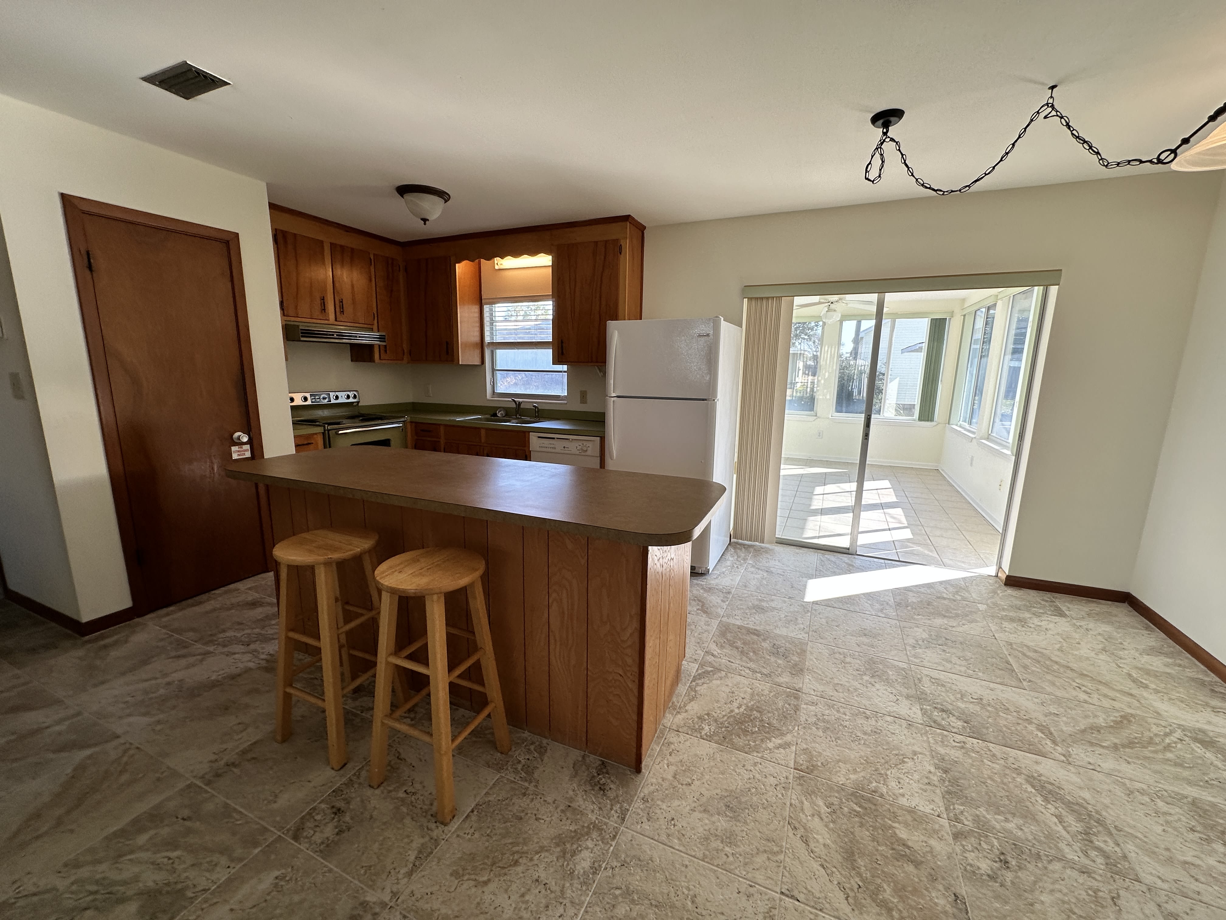 241 Belaire Dr – photo 5