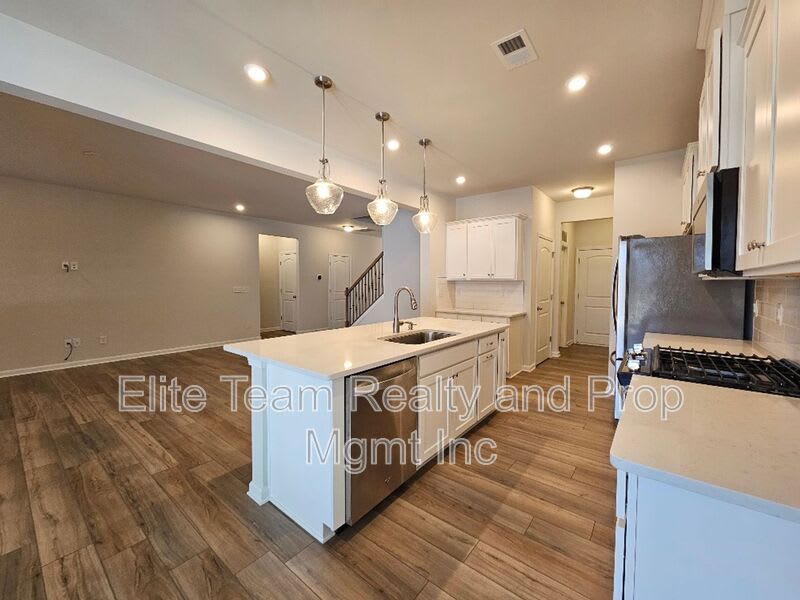 3108 Cheyney Park Dr – photo 4