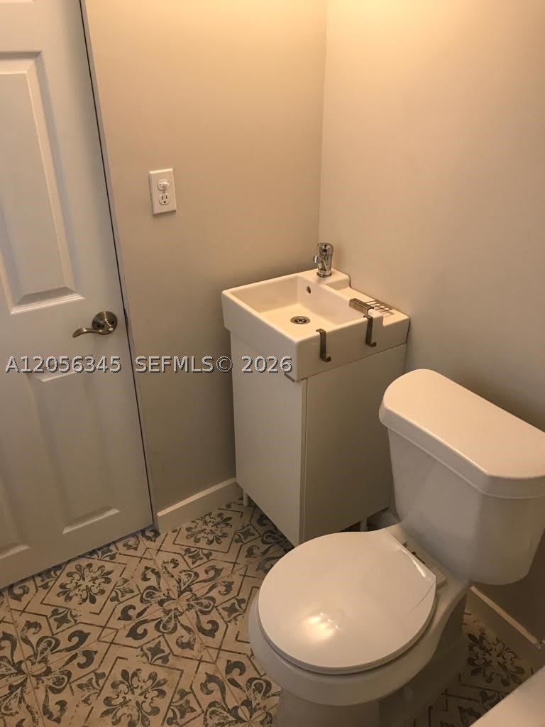 1700 NW 22 CT – photo 5