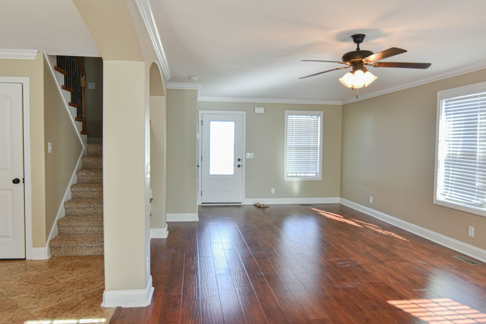 Pet Friendly Three Bedroom with Bonus! – photo 3