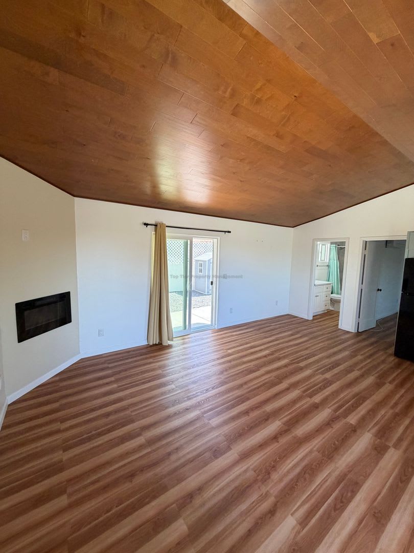 Beautiful 2 bed / 2 bath / 1276 sqft Home in Vista – photo 3