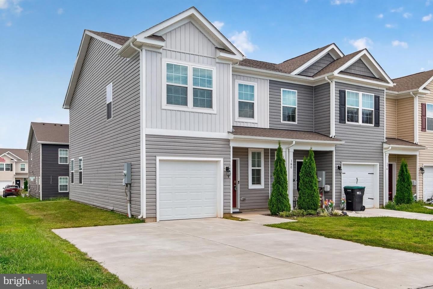 184 COLLEGE DR – photo 3