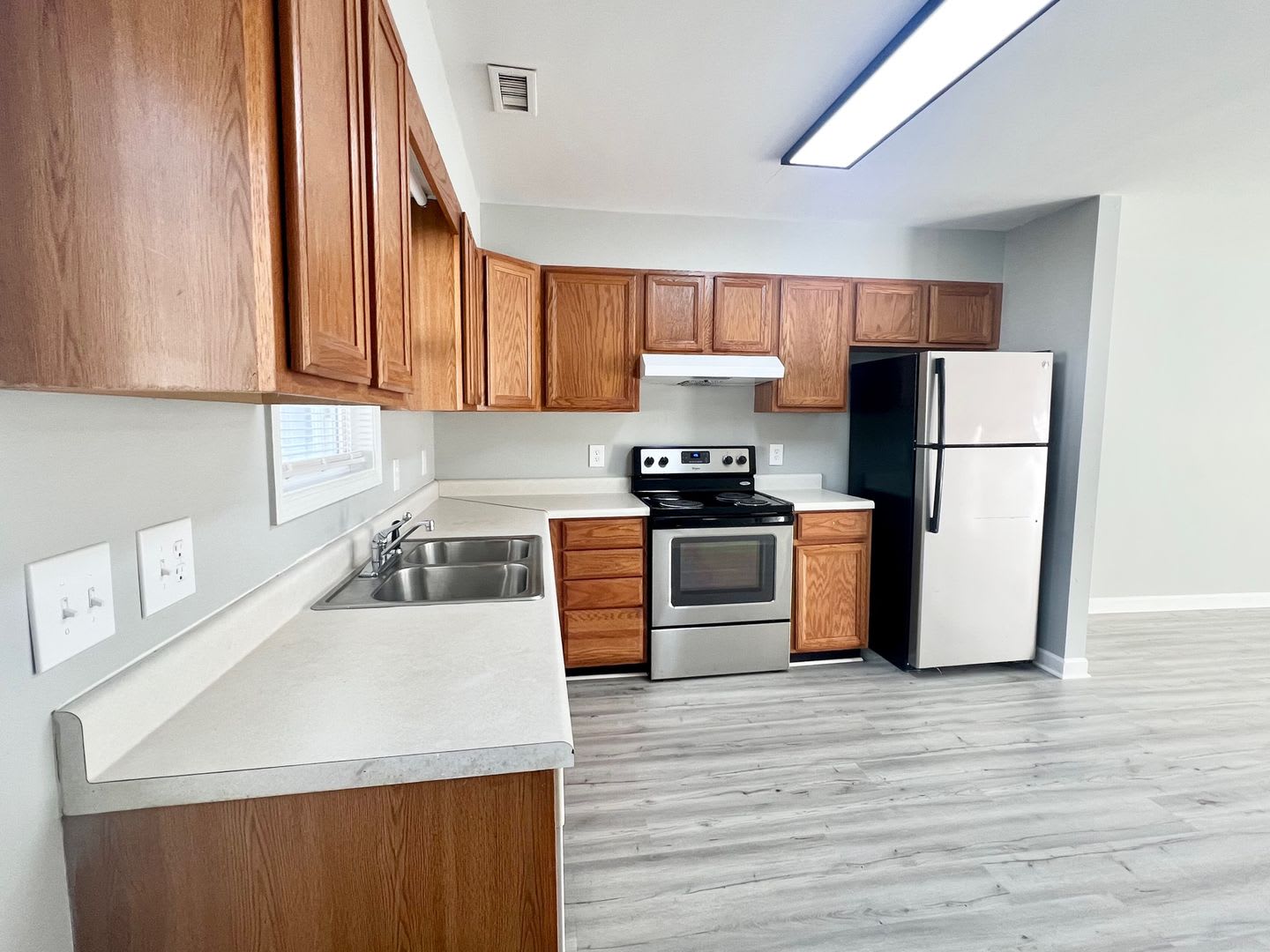 Two bedroom, one bath apartment in Burlington – photo 3