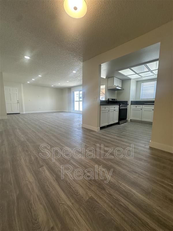 328 E Providencia Avenue – photo 5