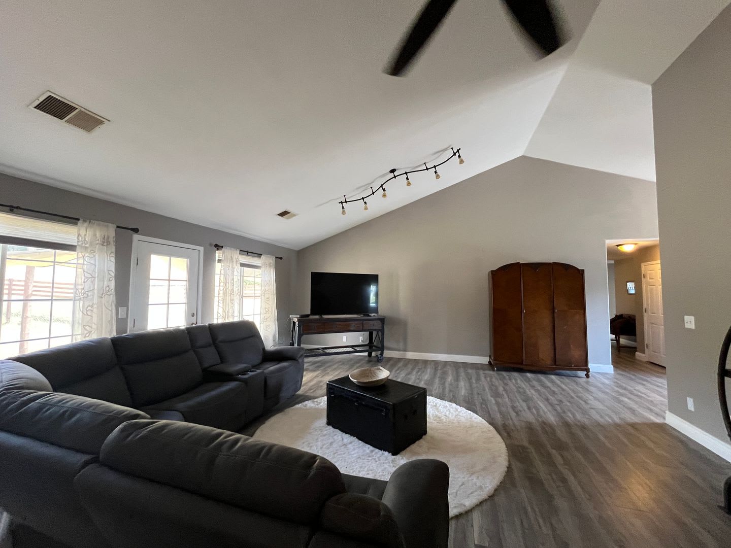 Country Living in Ranchland Acres! – photo 5