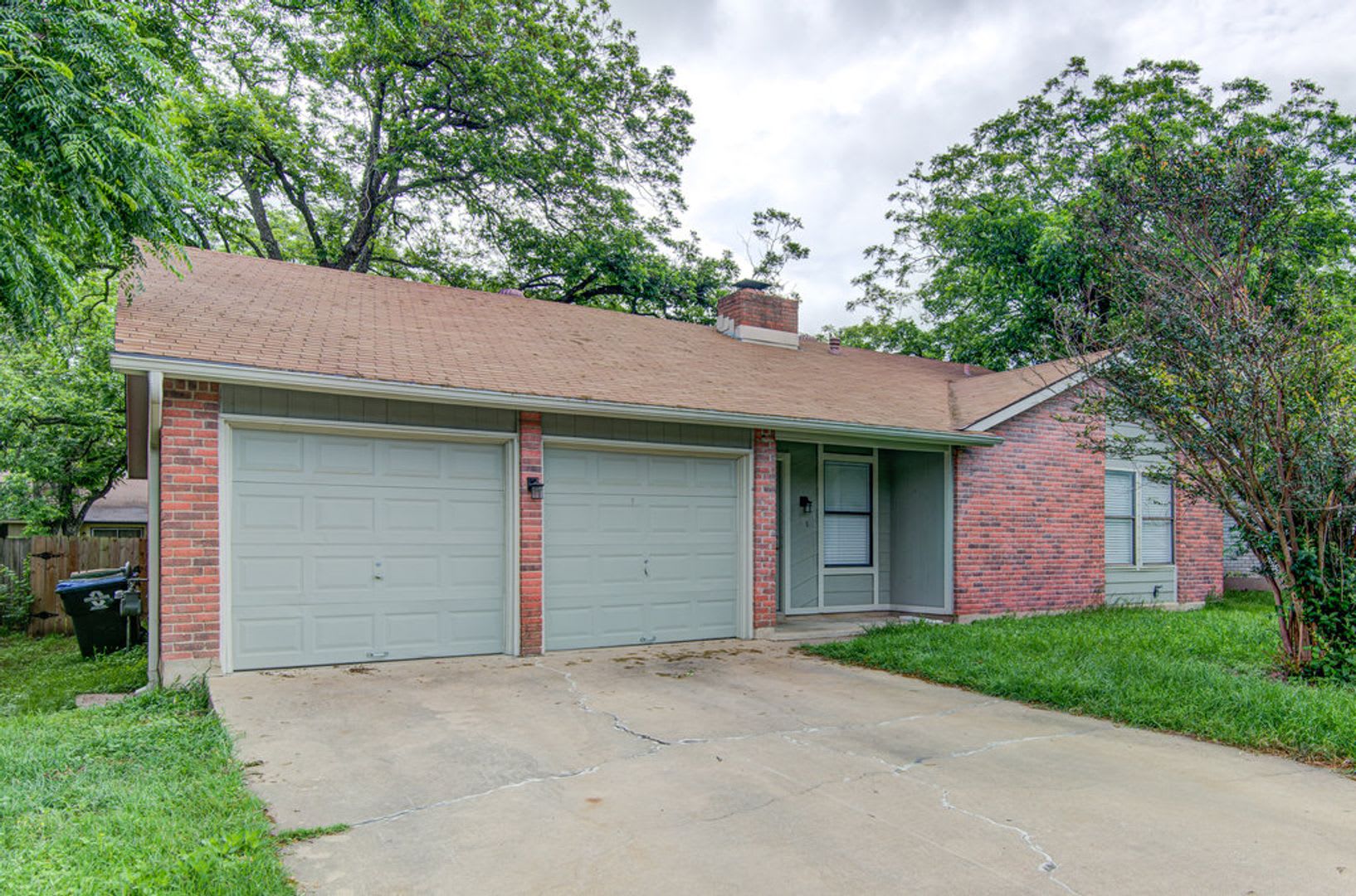 **TWO WEEKS FREE RENT!!** Recently Renovated 3 bedroom 2 bath in Anderson Mill! – photo 1