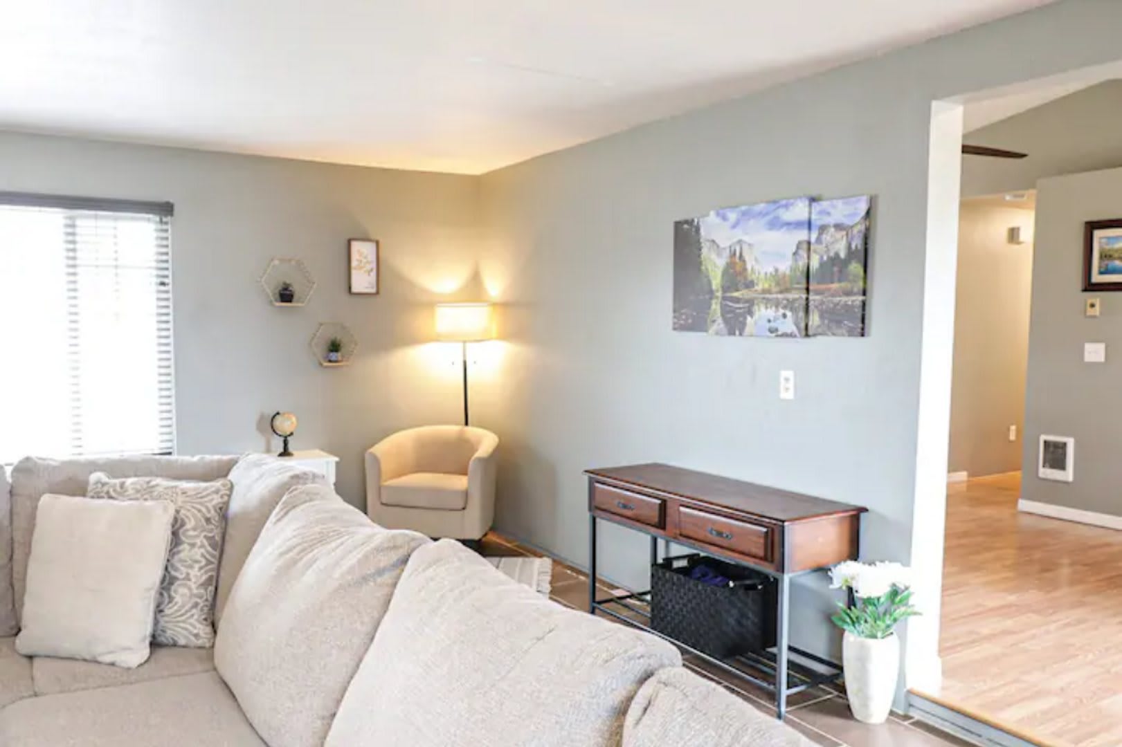 Cozy Gem,Dog-Friendly, Near Outdoor Escapes – photo 3