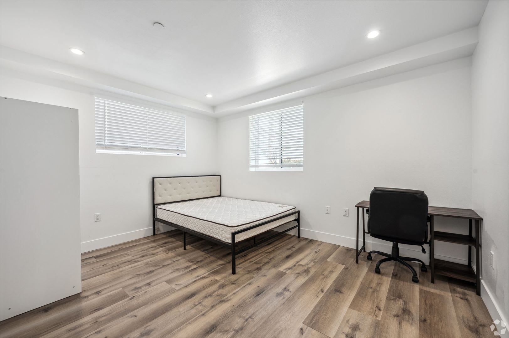 MH Liping 3505 Raymond Ave – photo 4