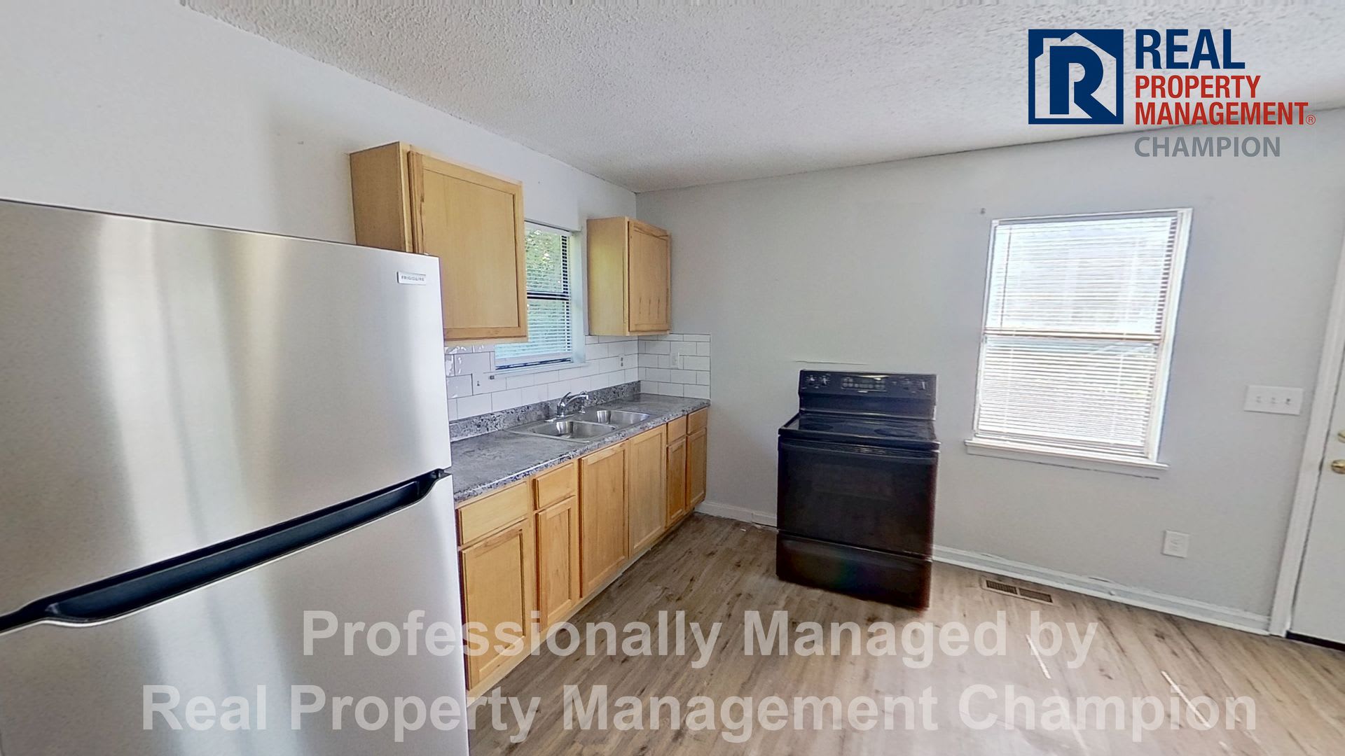 Recently Renovated 3 BD/1 BA Home Next to Castle Street Art District – photo 2
