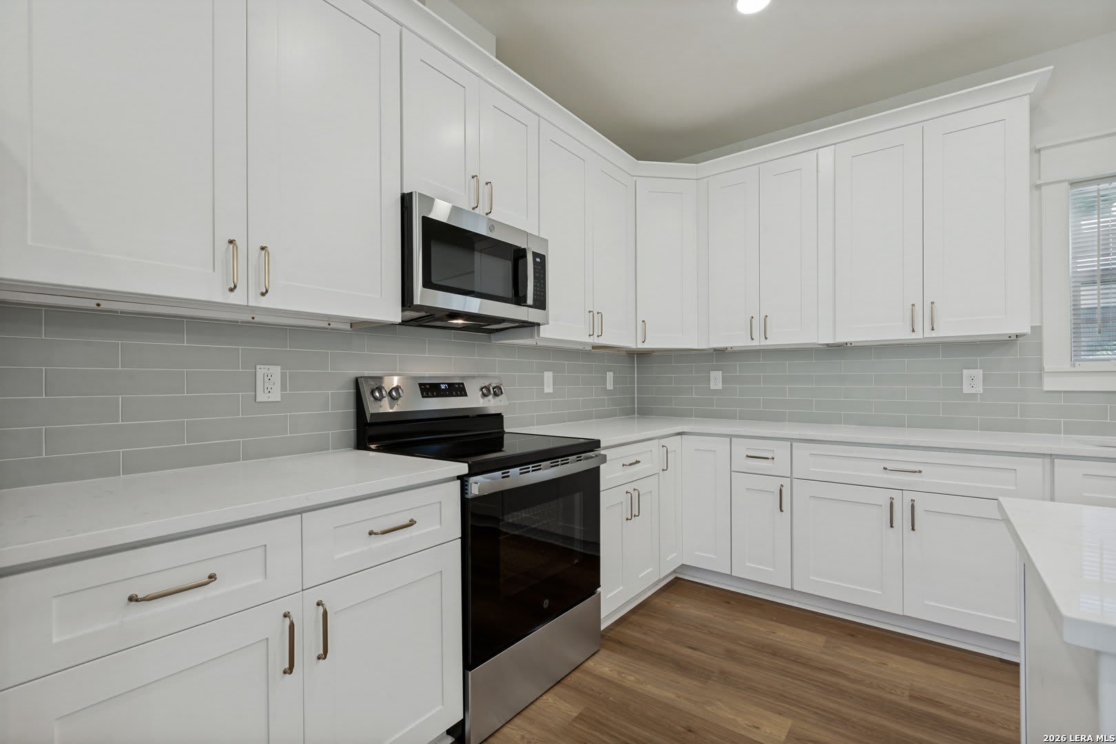 547 W HIGHLAND BLVD – photo 5