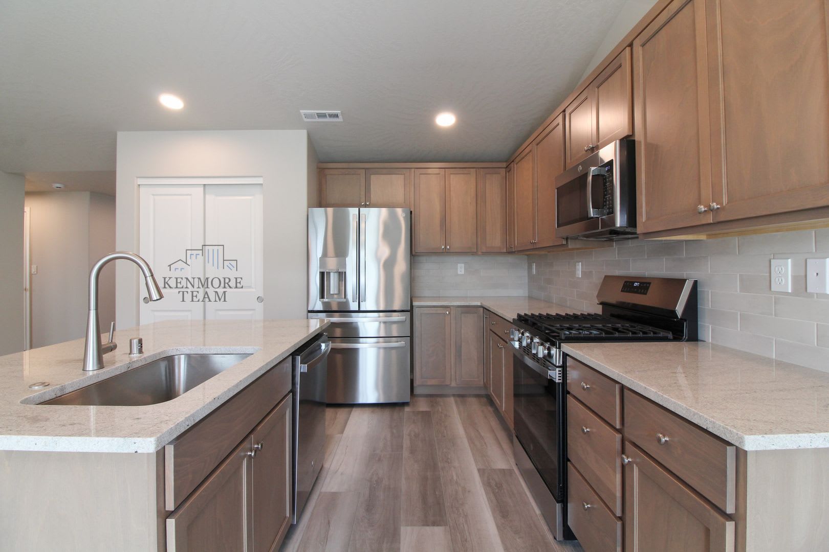 3 Bedroom, 2 Bath Home in Kennewick – photo 2