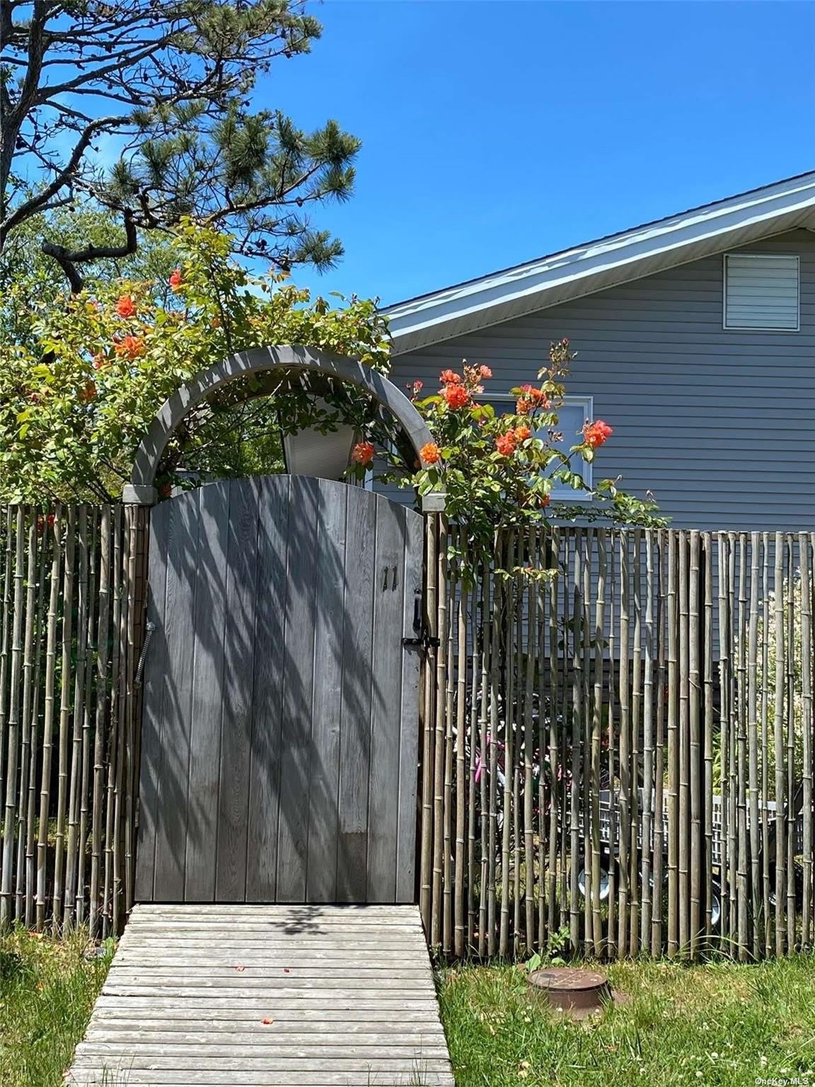 11 Seneca Street – photo 1