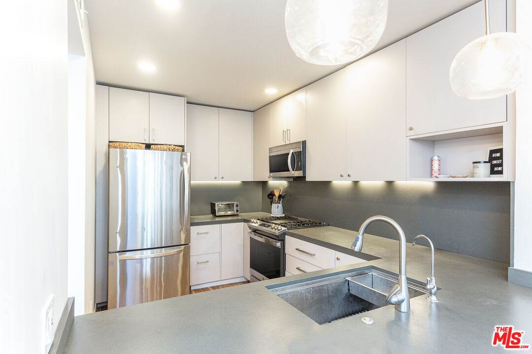 1617 South Beverly Glen Boulevard – photo 2