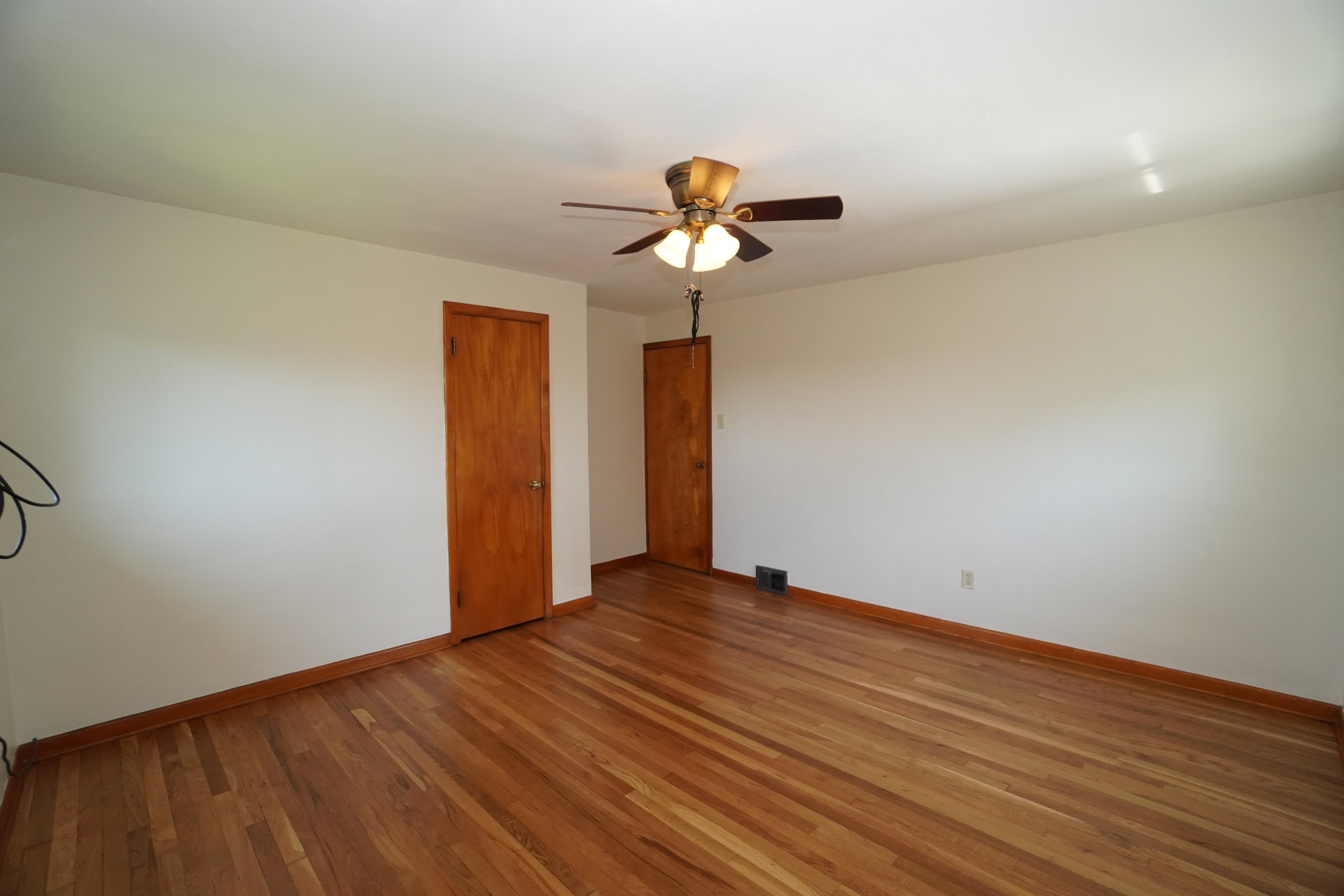 1092 Greentree Road – photo 4