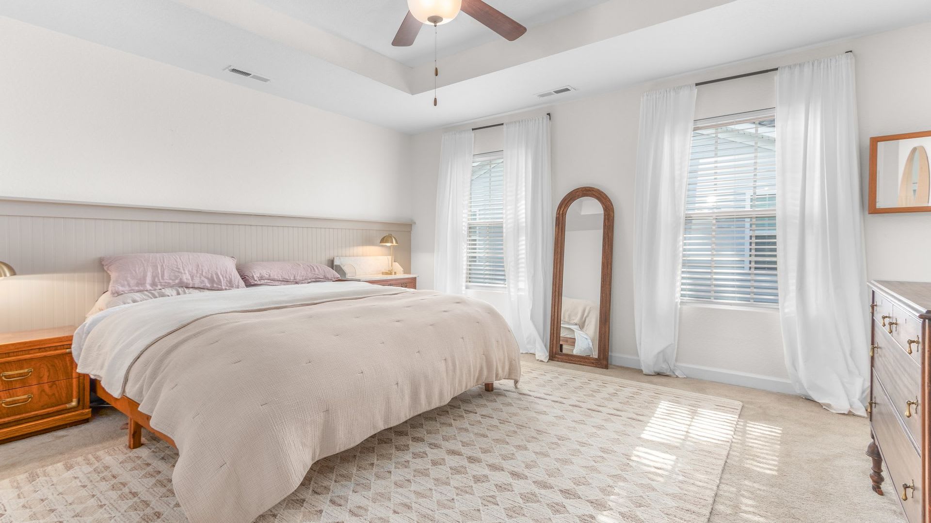 Luxury Townhome for Rent near Oceanfront – photo 1