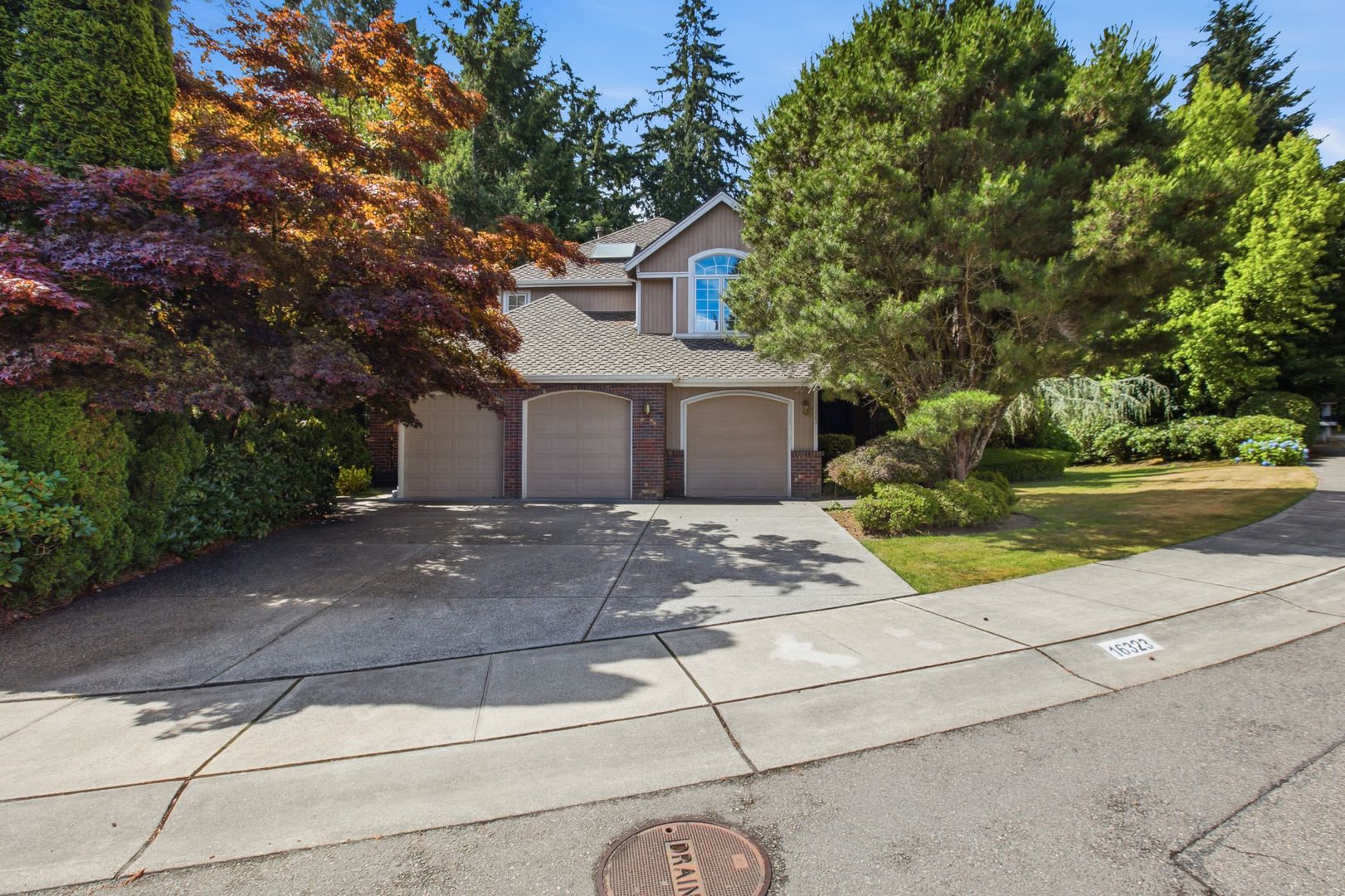 Modern Redmond Living in a Prime Location – photo 2