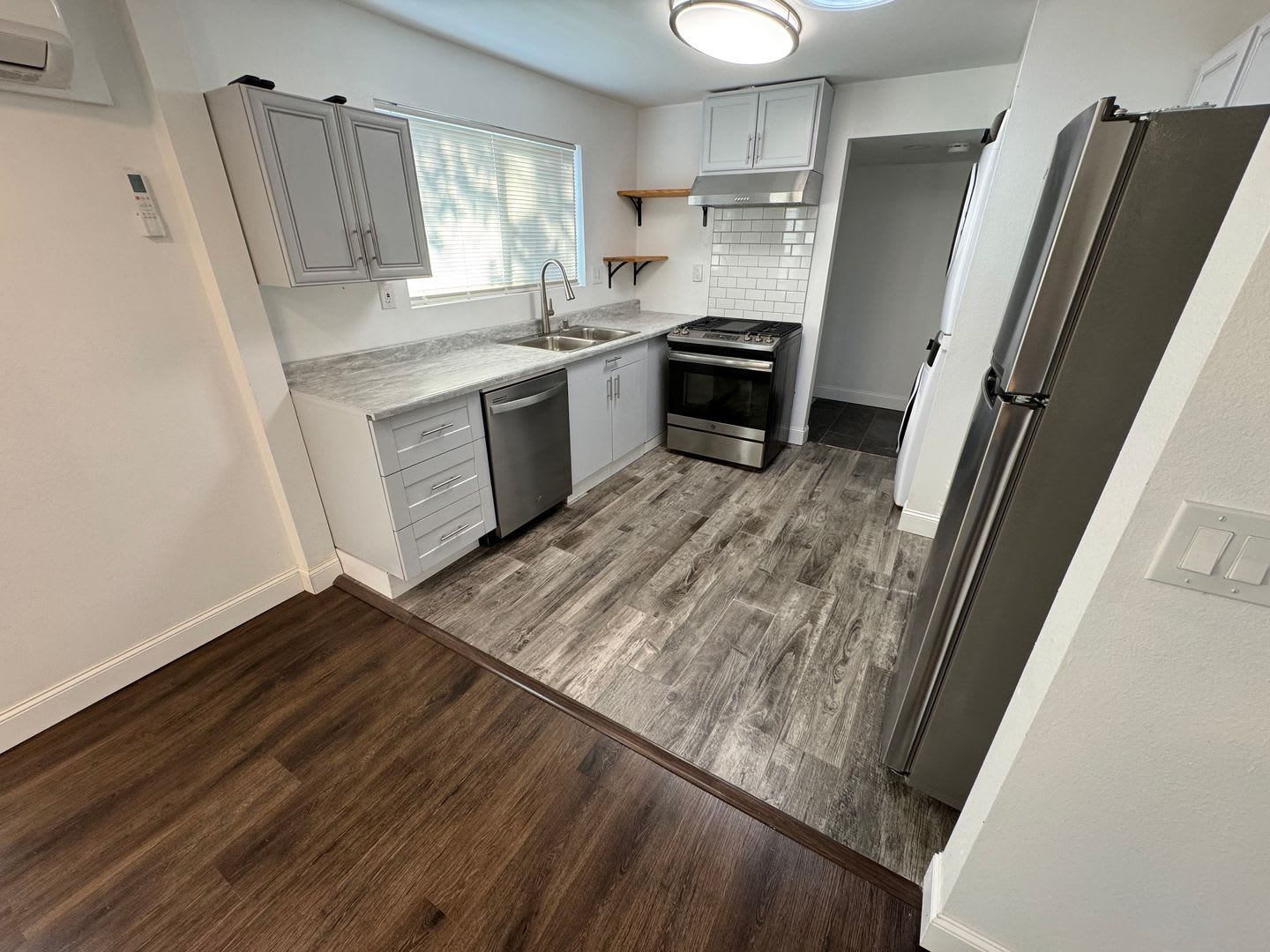 Fully Renovated 3Br Home New Hvac Washer Dryer Stainless Appliances Designer Finishes Optional Shop – photo 3