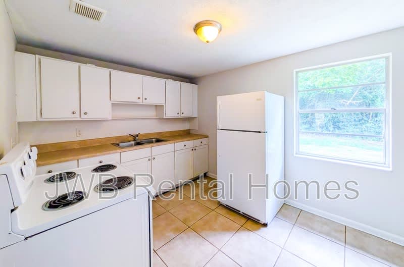 5742 Newberg Ln – photo 2