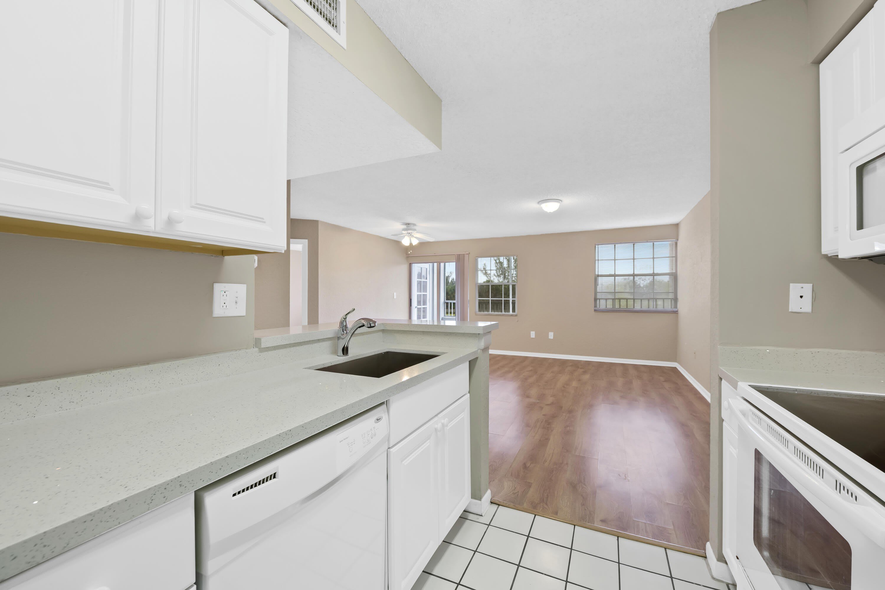 2861 N Oakland Forest Drive – photo 4