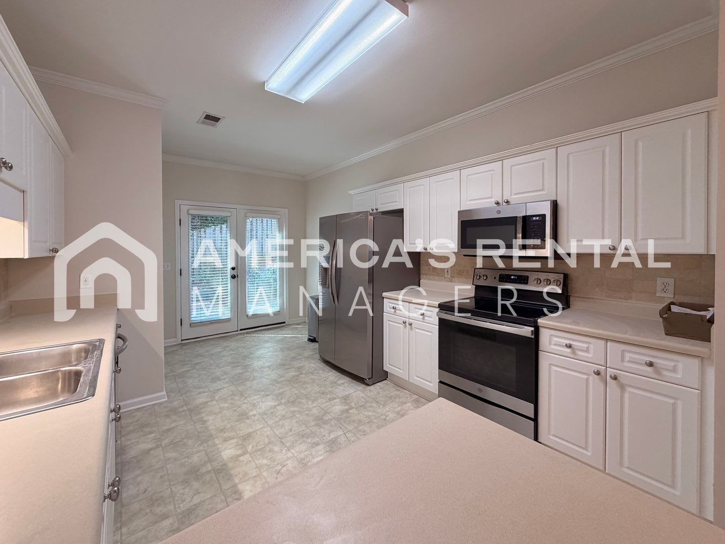 Spacious 3-Bedroom Townhome in Savannah Park! – photo 2