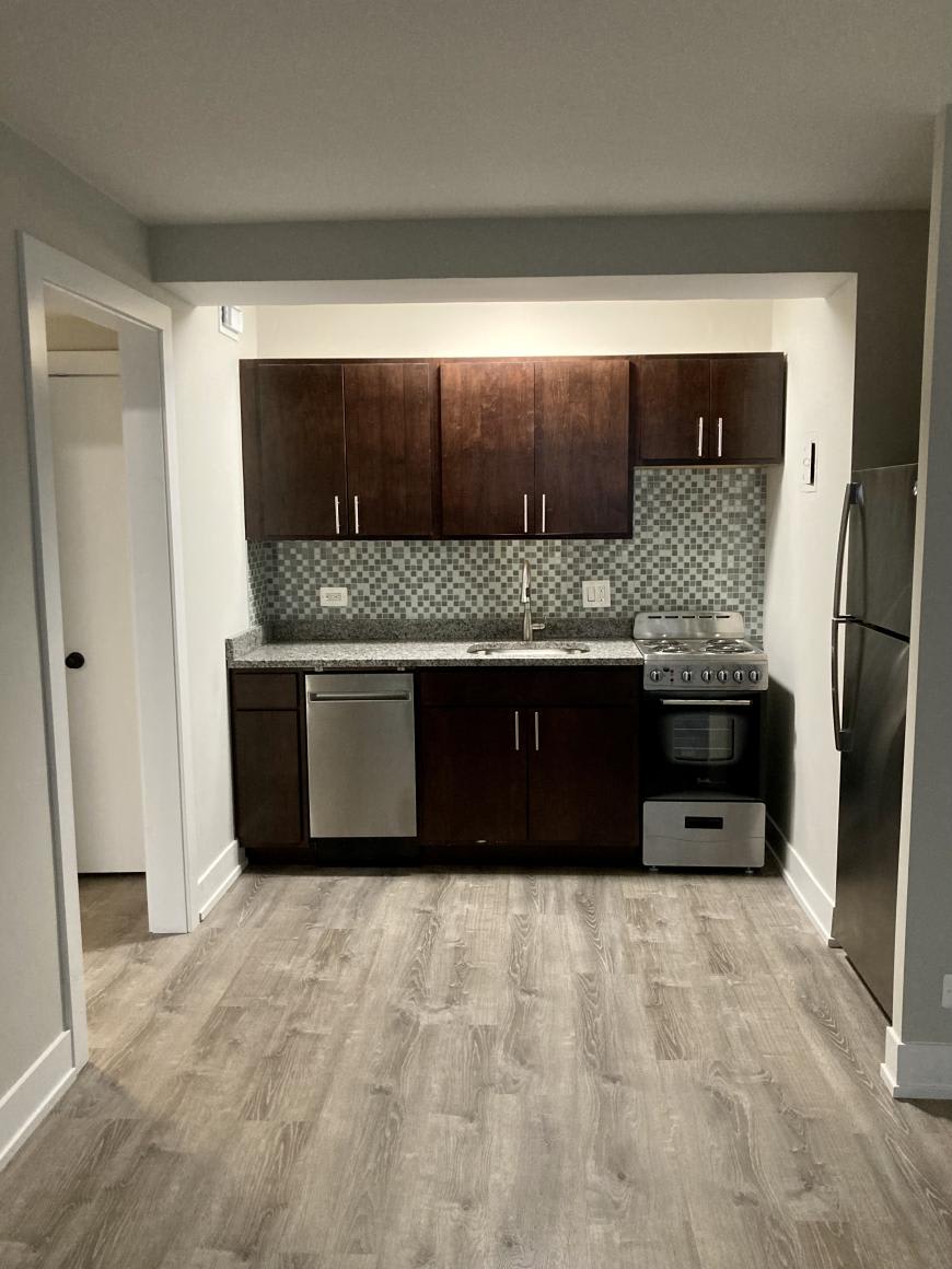 447 W Wellington – photo 2