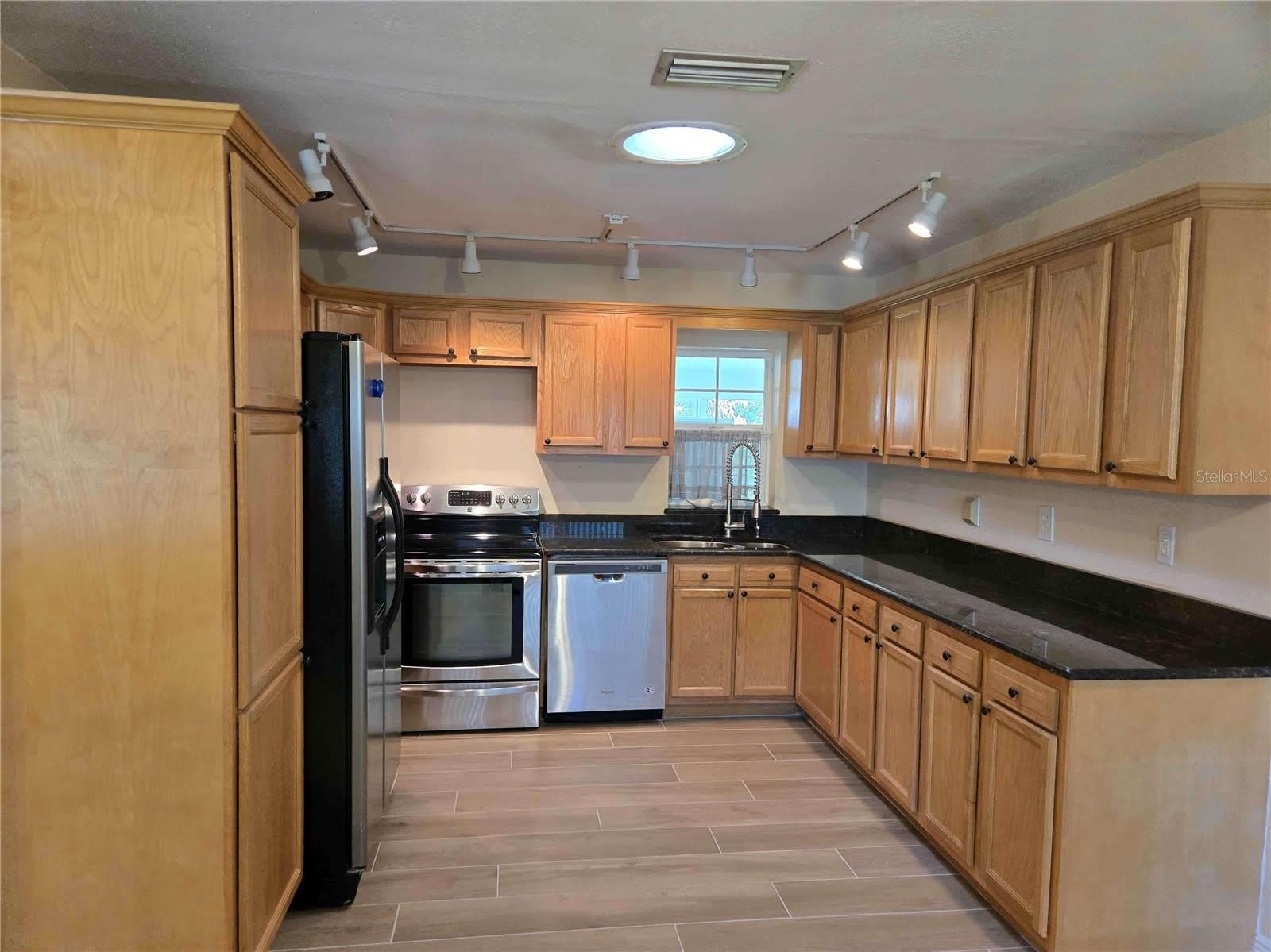 111 EUNA Lane – photo 3