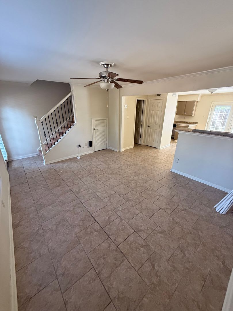 2 Bedroom 1.5 Bath Apartment Close to Campus! – photo 5