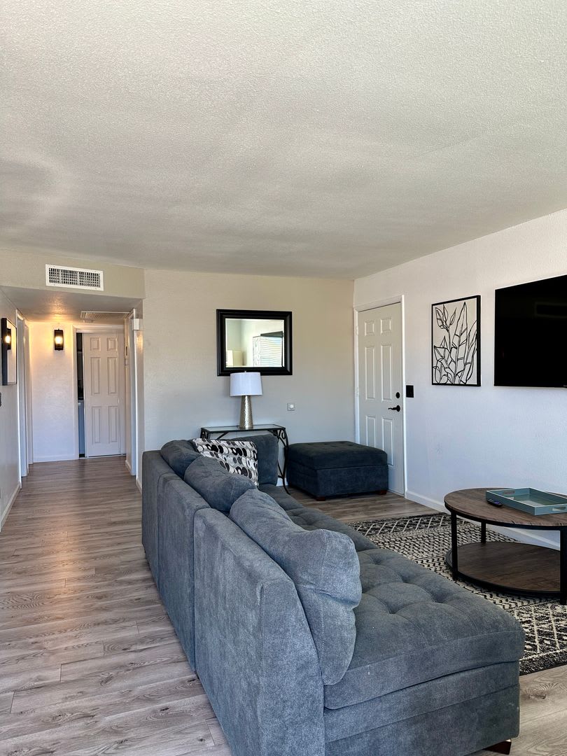 Coming Early October Unfurnished Long Term – photo 4
