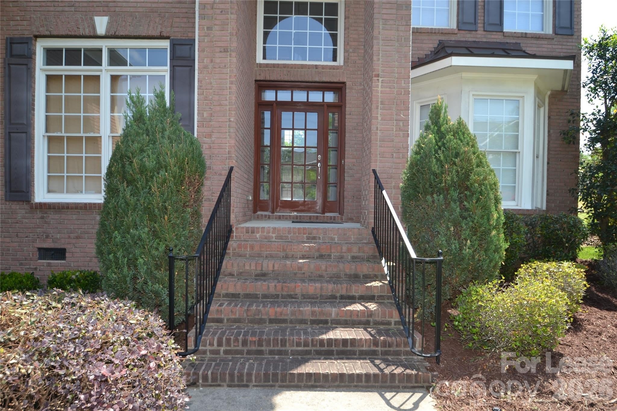 1144 Woodhall Drive – photo 3
