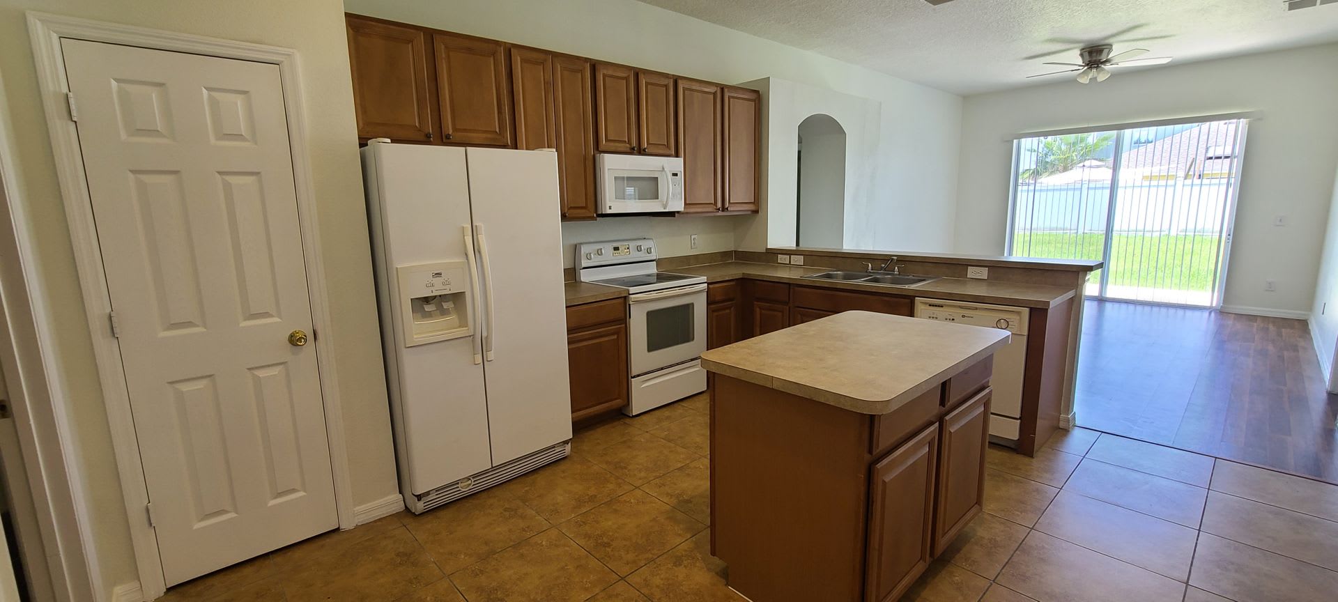 Single family, 3 bedroom, 2 bath in Turnberry Subdivision – photo 4