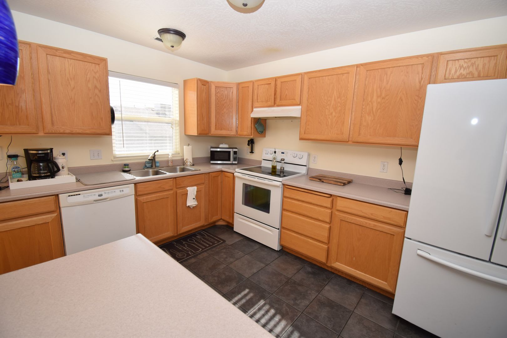 Quaint Townhome In A Gated Community – photo 5