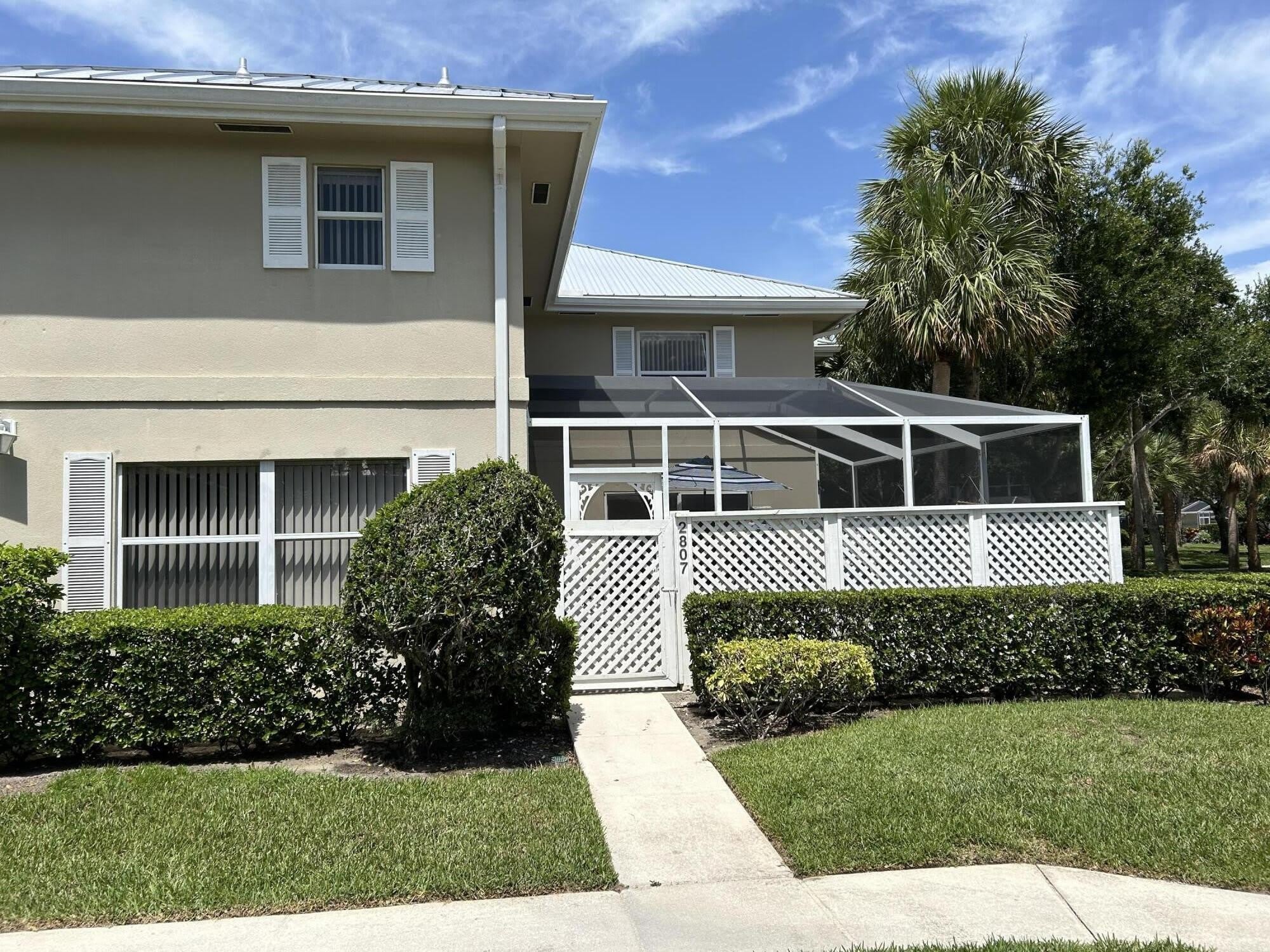 2807 SW LAKEMONT Place – photo 2
