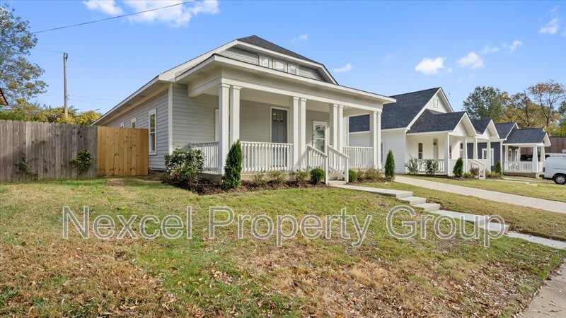 1068 Bruce Street – photo 3