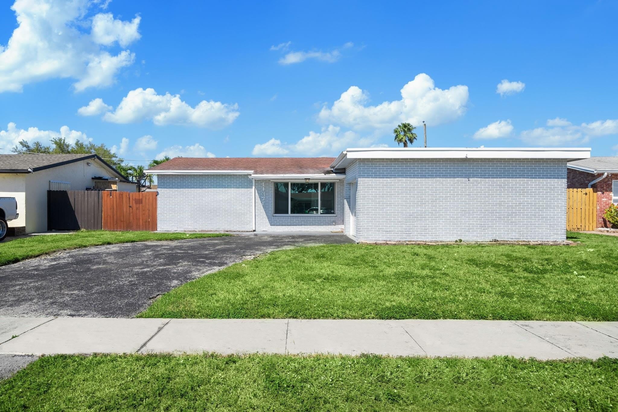 11371 Nw 40Th Place – photo 2