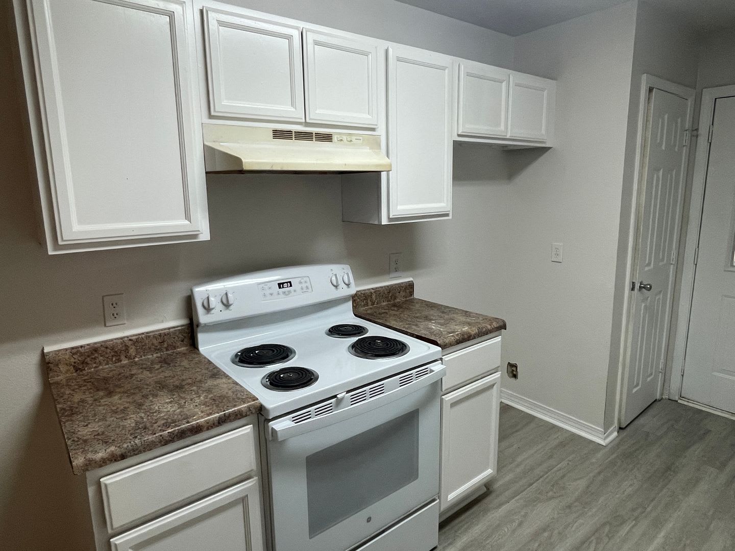 3 BEDROOM 2 BATH READY FOR YOU! – photo 4