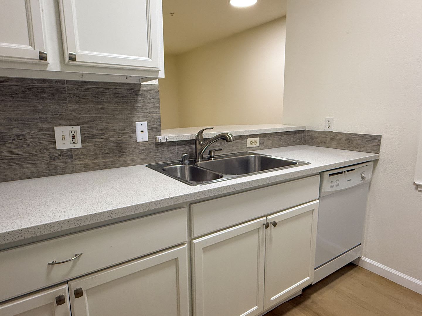 Sharp 1 Bedroom 1 Bath Condo in the Desirable Parc Crossings Community of Mountain View – photo 2