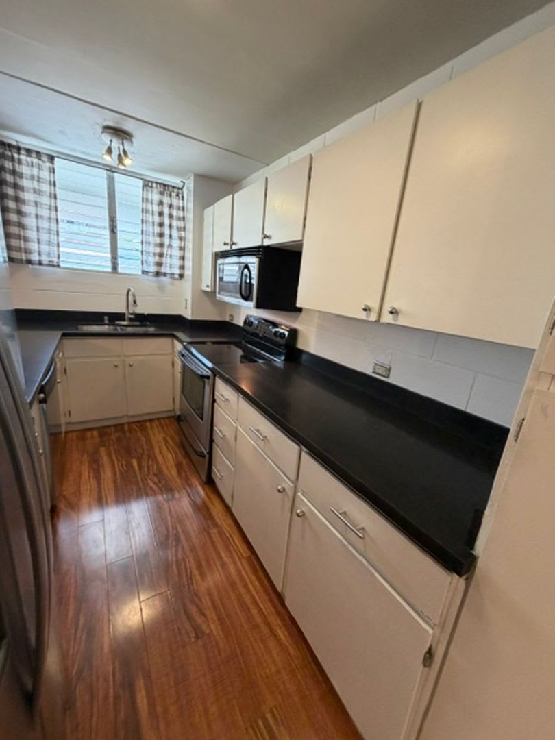 1/1 w/ 1 covered secured parking near Downtown- Electricity included – photo 5