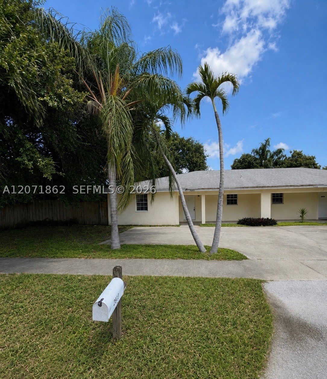 2653 SW 51st St – photo 1