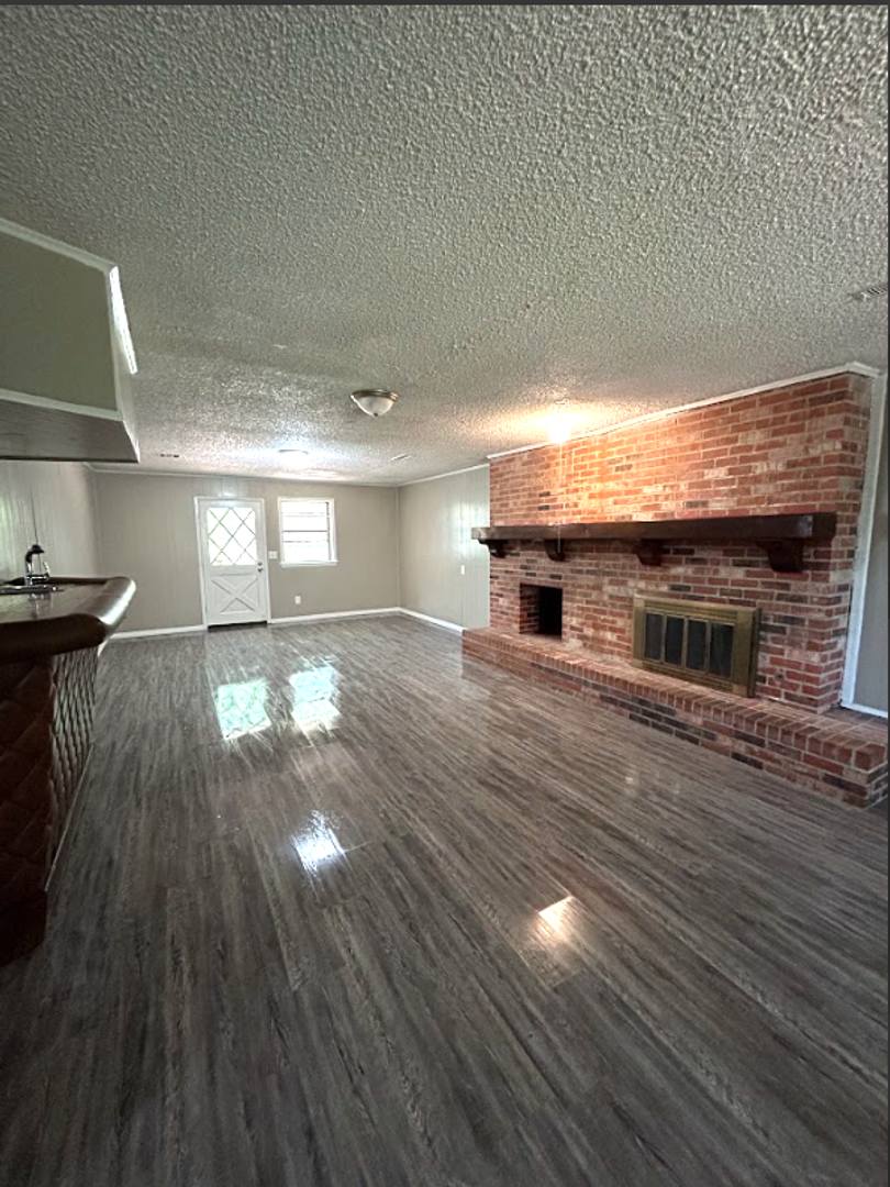 Spacious 5-Bedroom Home with Modern Updates and a Cozy Fireplace – photo 3