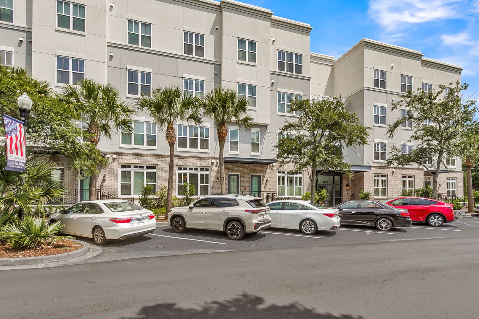 Modern Daniel Island Condo – photo 1