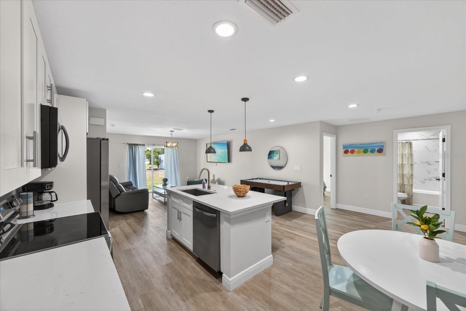 12114 CLARENDON Avenue – photo 3