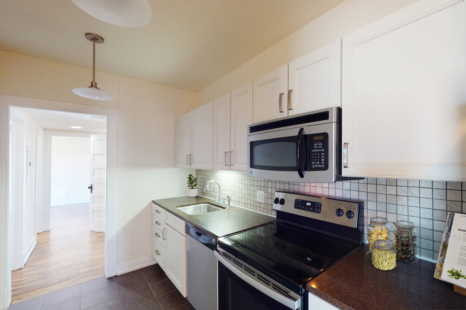 3 Bedroom 2 5 Bath Townhome With 2 Car Garage – photo 1