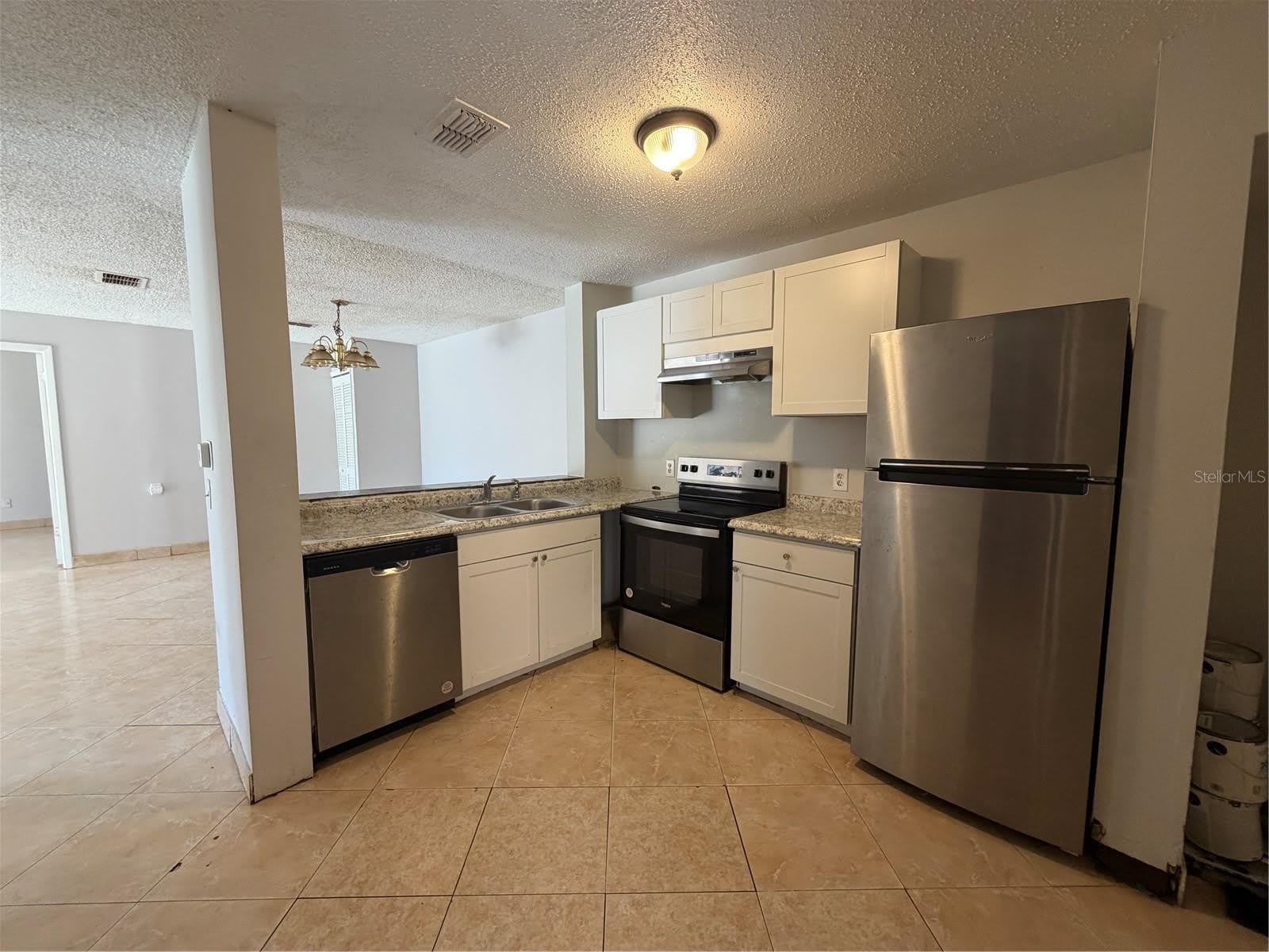 5225 VIA HACIENDA Circle – photo 2