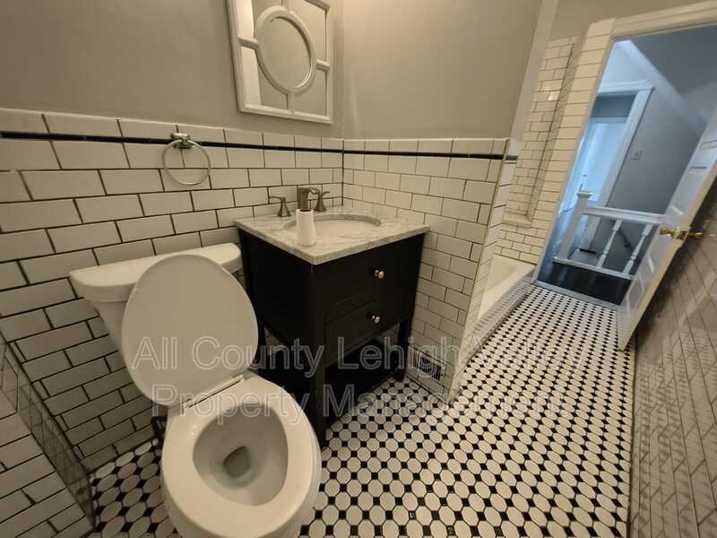 714 Atlantic St – photo 4
