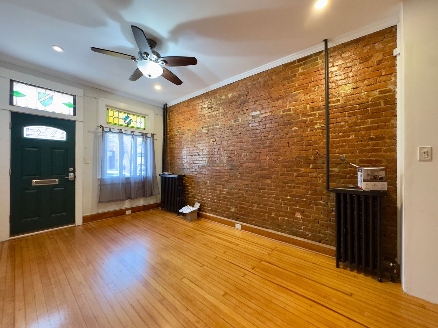 Charming 2 Bedroom/2.5 Bathroom Townhome in Upper Fells Point, Baltimore, MD! – photo 4