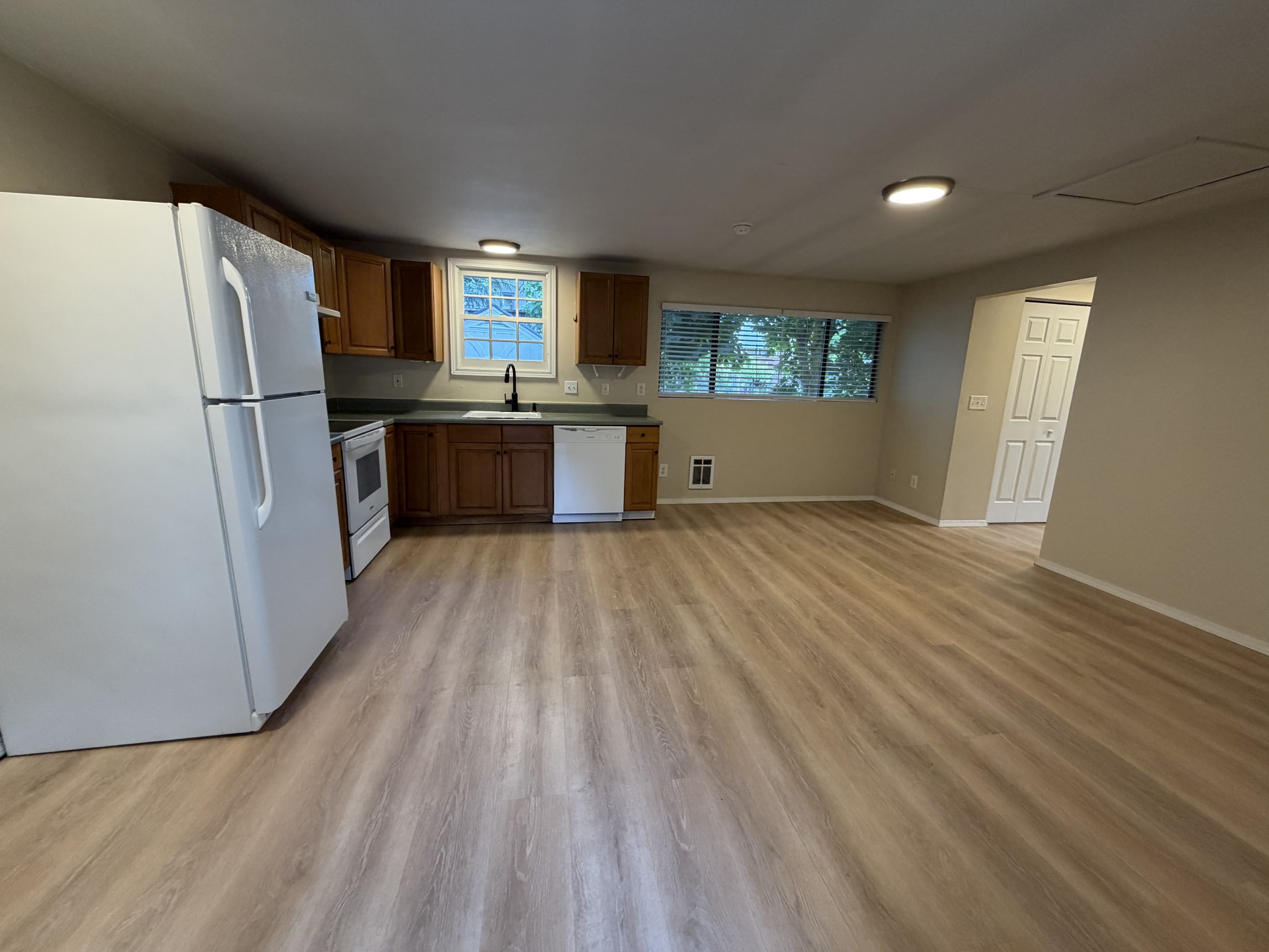 8074 Maple Avenue Southeast – photo 3
