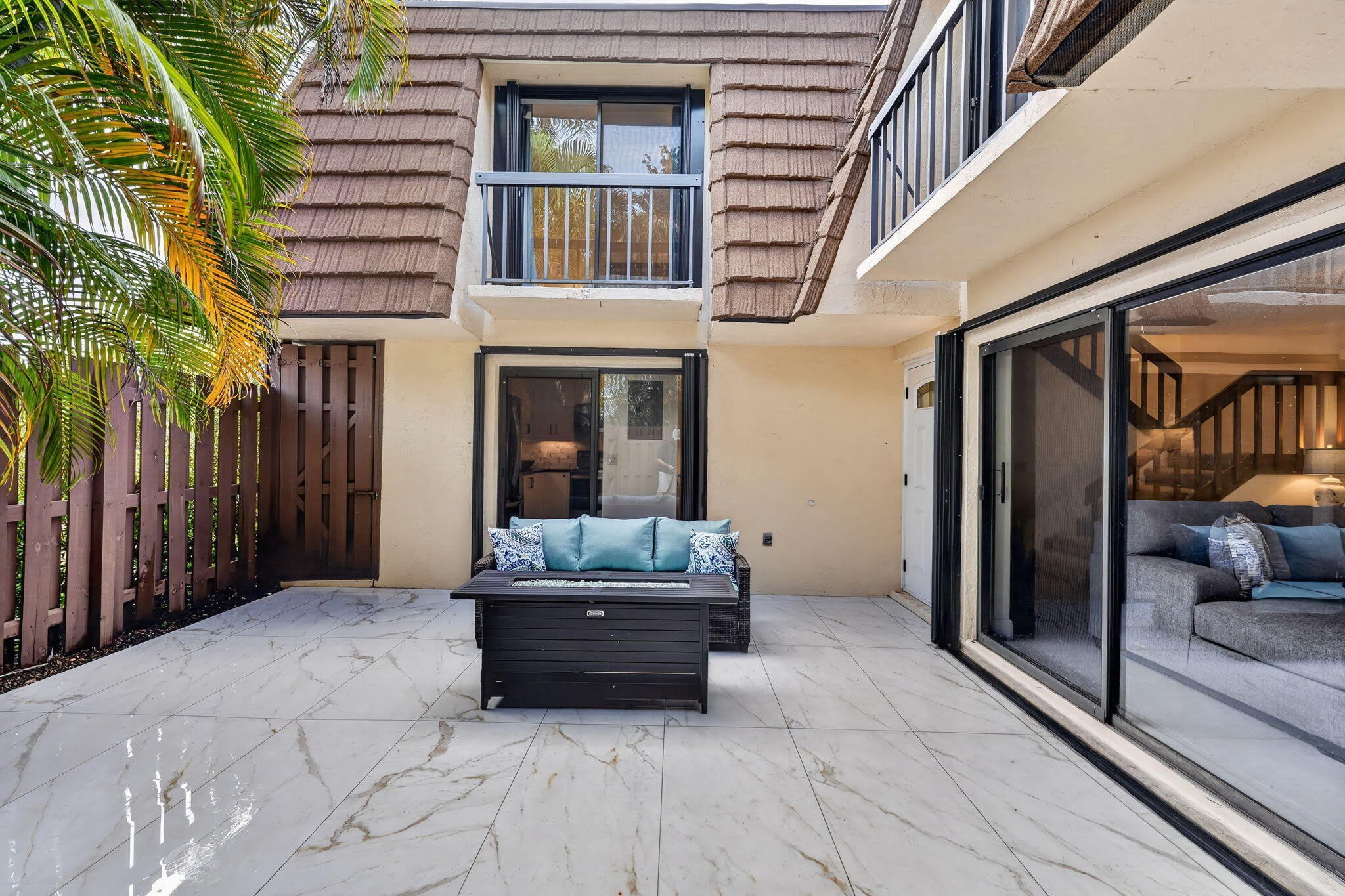825 Center Street – photo 4